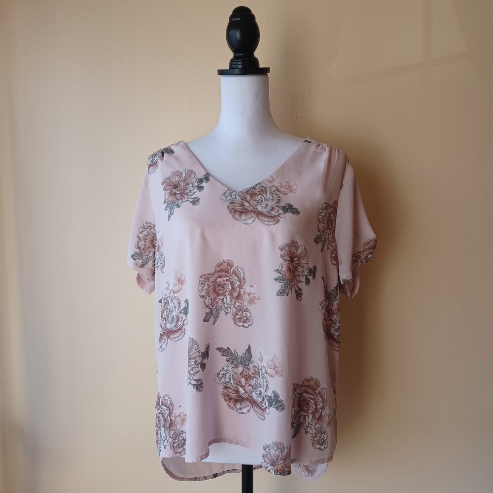 Charmed by Eve Women's Floral Blouse Size M Blush Pink Short Sleeve